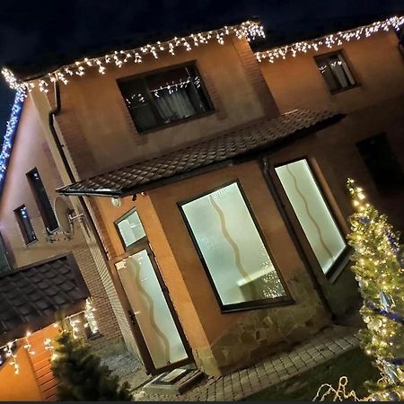 Best House Lutsk Exterior photo