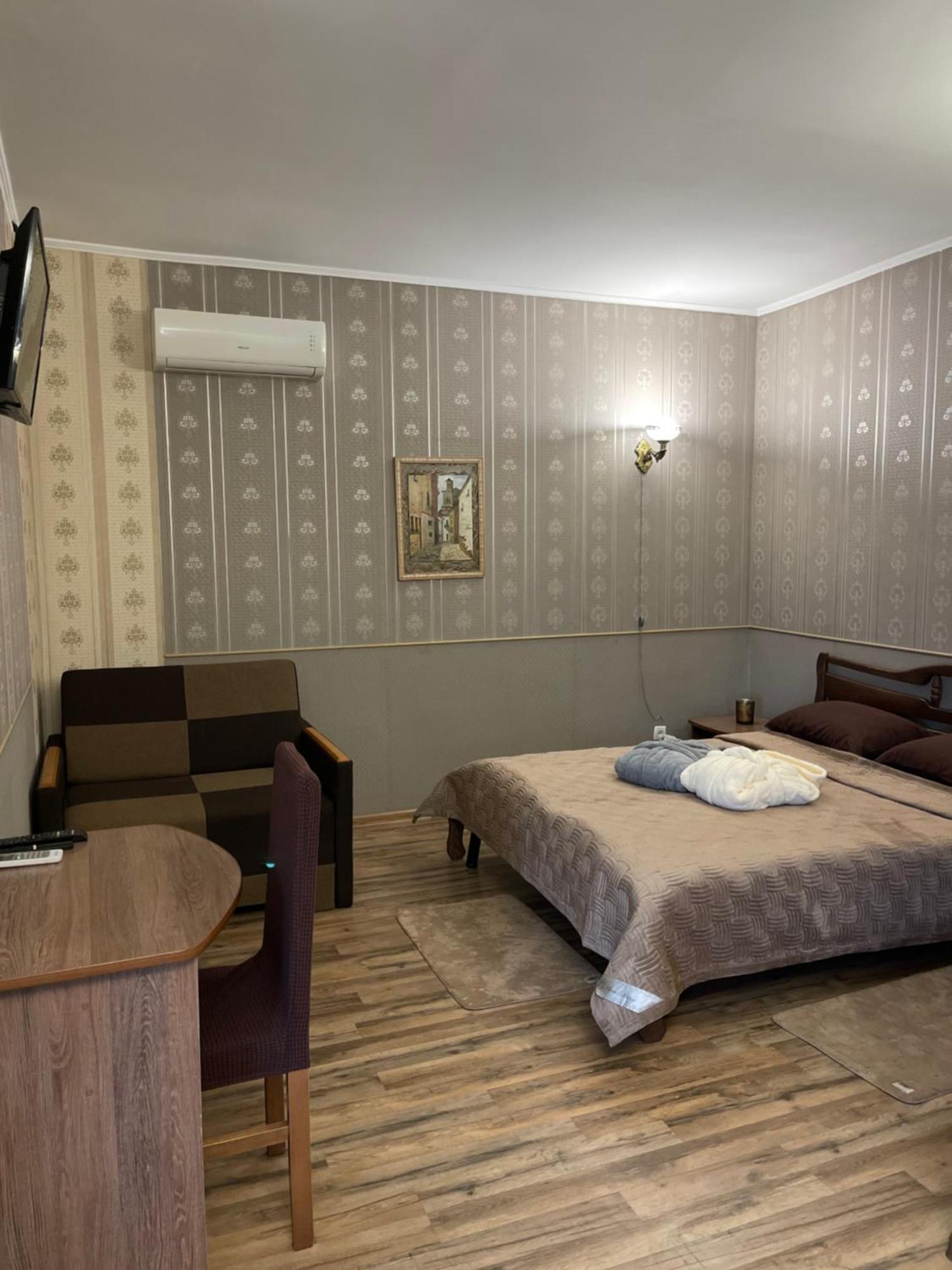 Best House Lutsk Exterior photo